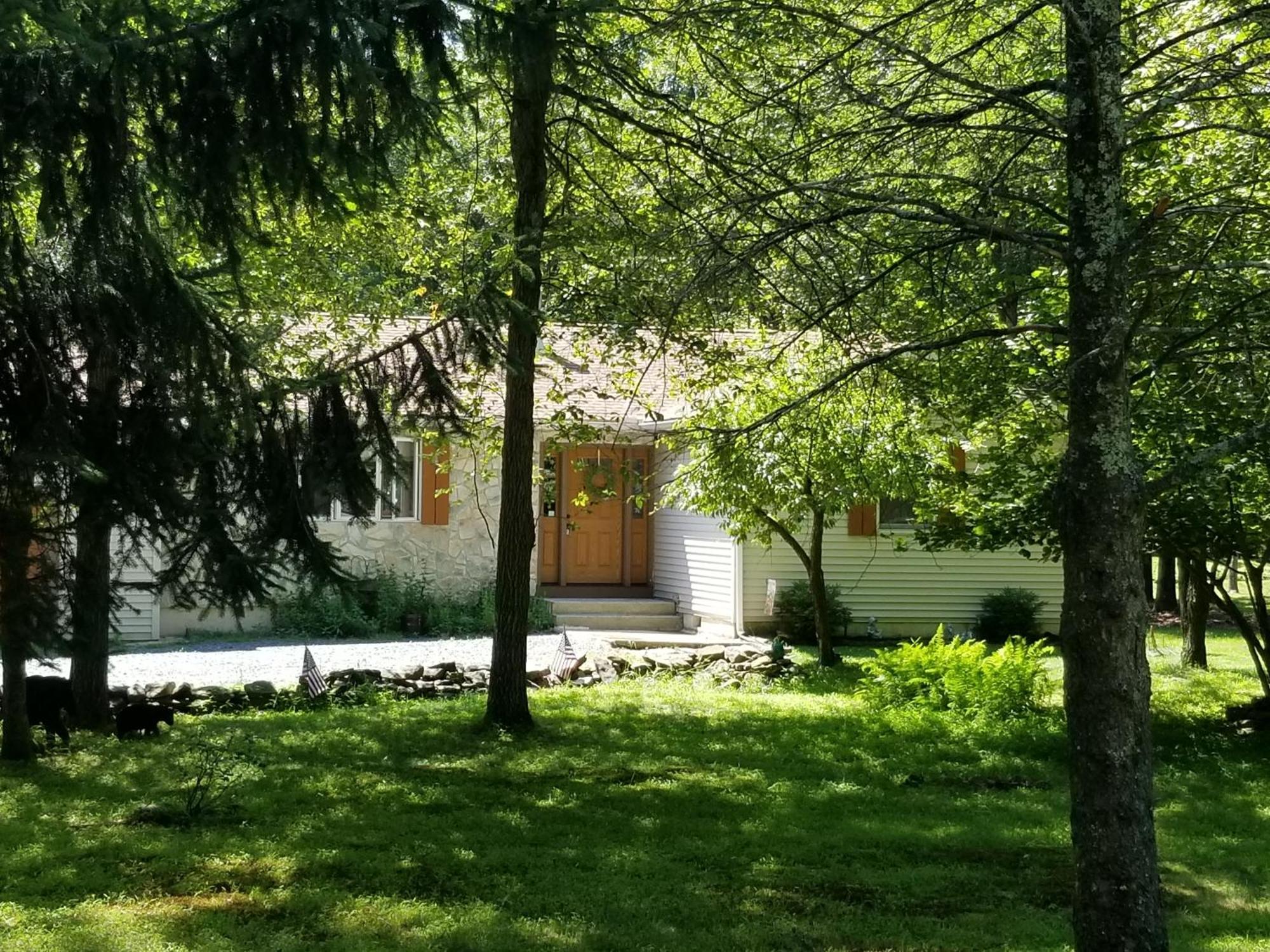 Serenity And Fun All In One In This Cozy Pocono Cabin Джим-Торп Экстерьер фото