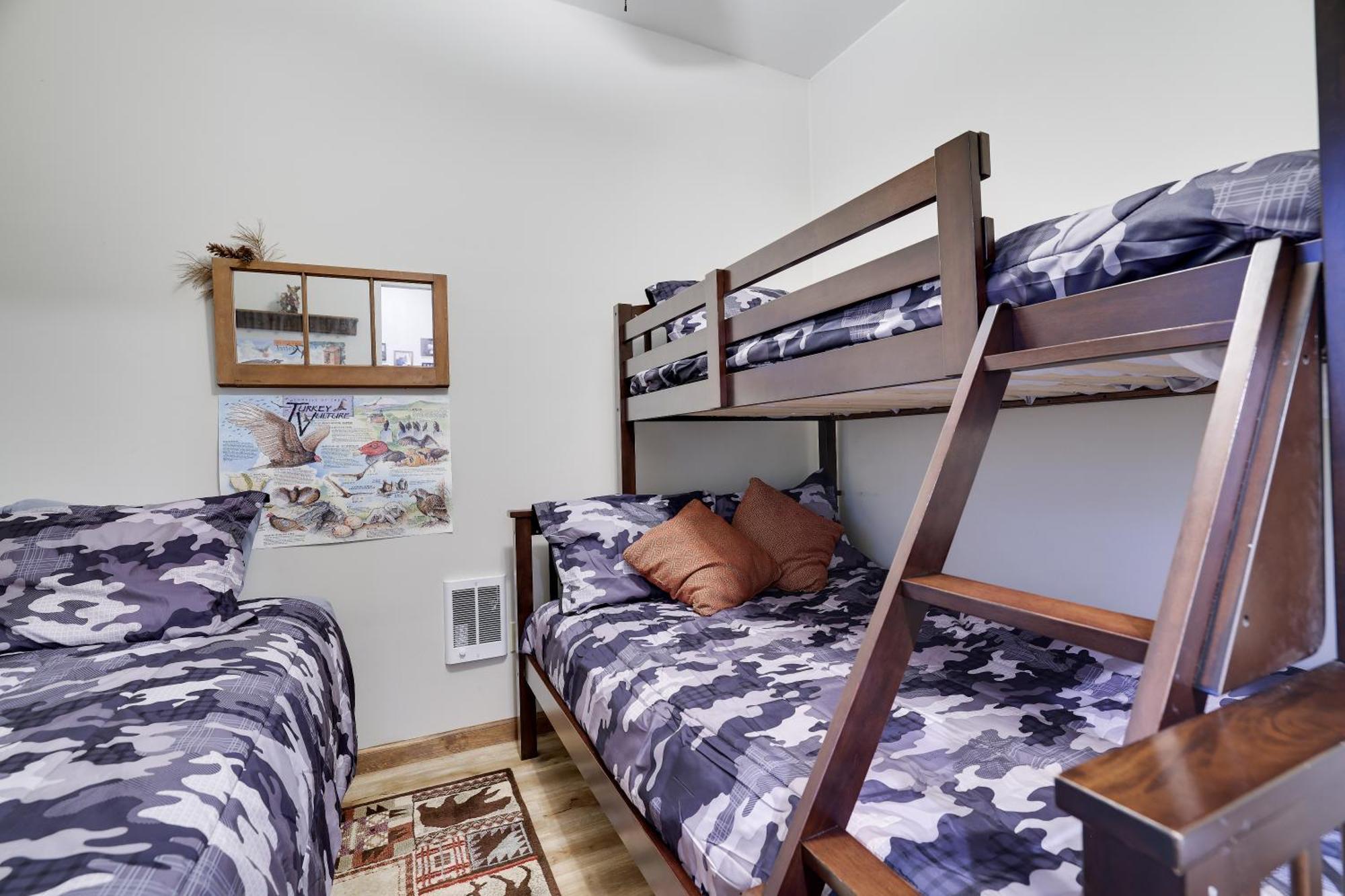 Serenity And Fun All In One In This Cozy Pocono Cabin Джим-Торп Экстерьер фото