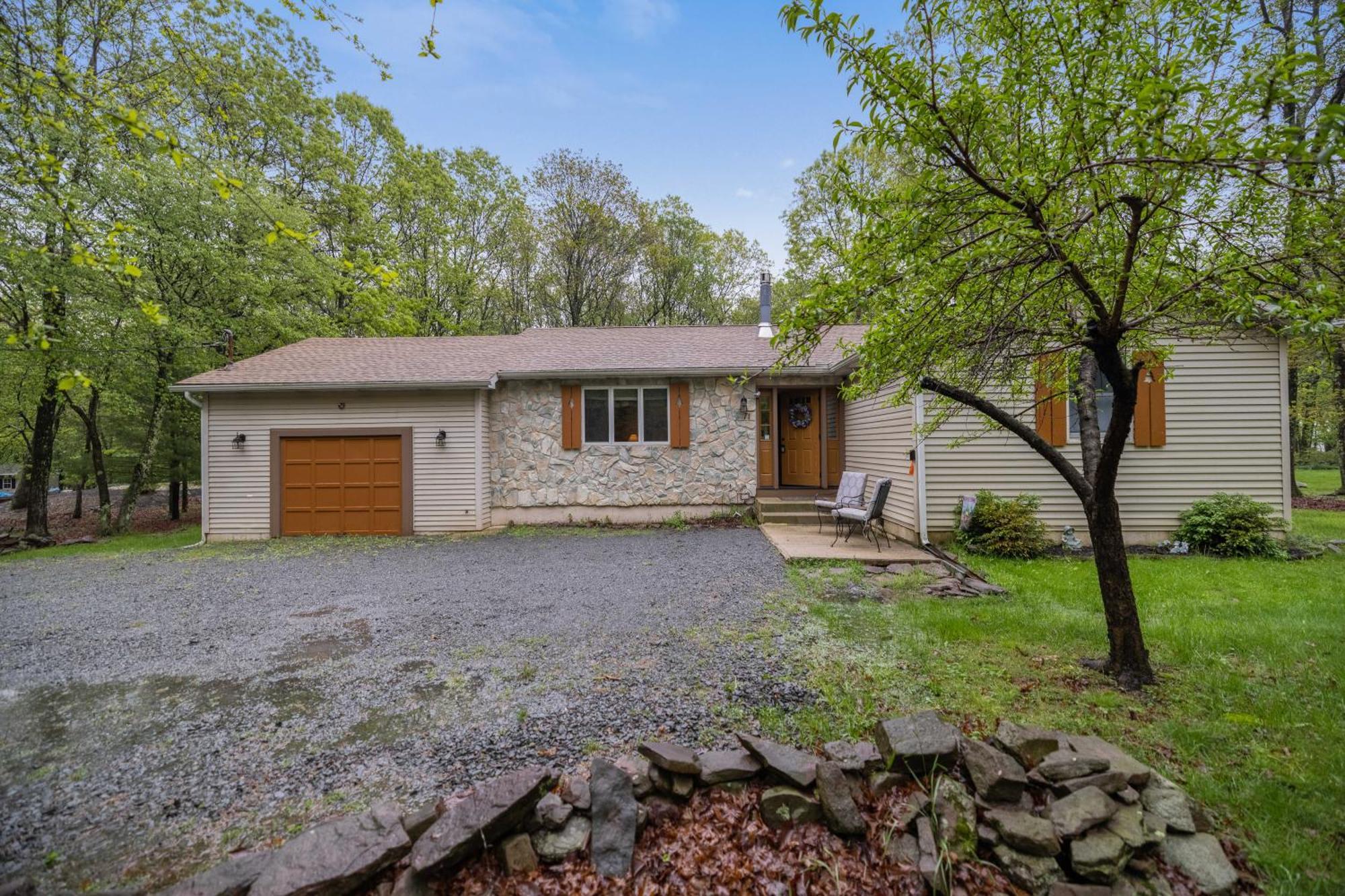 Serenity And Fun All In One In This Cozy Pocono Cabin Джим-Торп Экстерьер фото