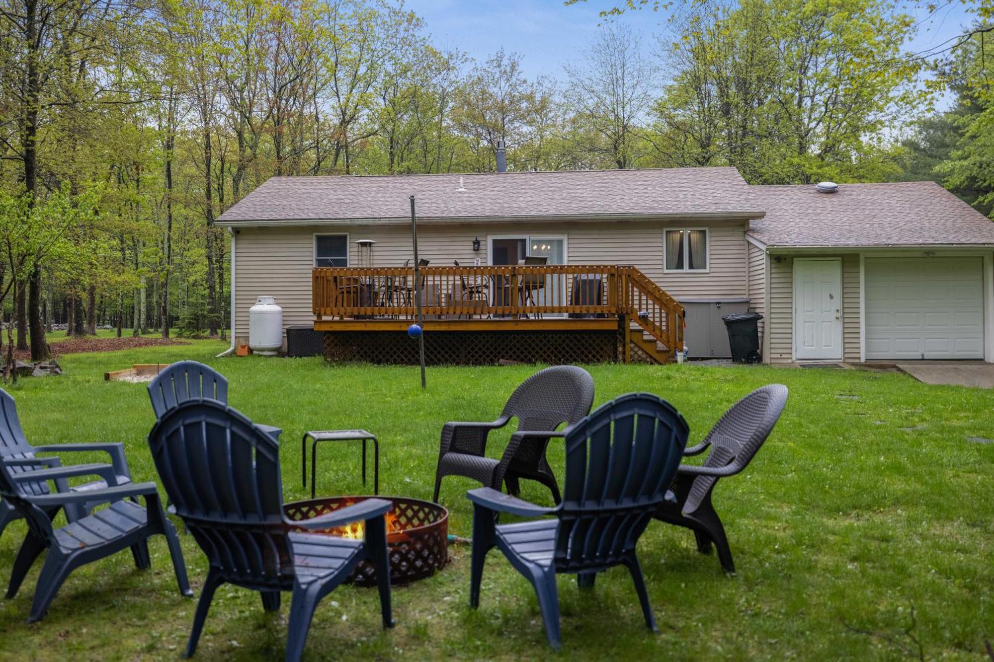 Serenity And Fun All In One In This Cozy Pocono Cabin Джим-Торп Экстерьер фото